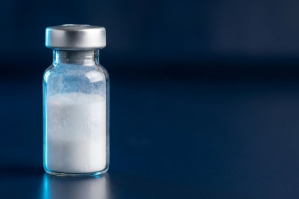 frasco com medicamento em pó