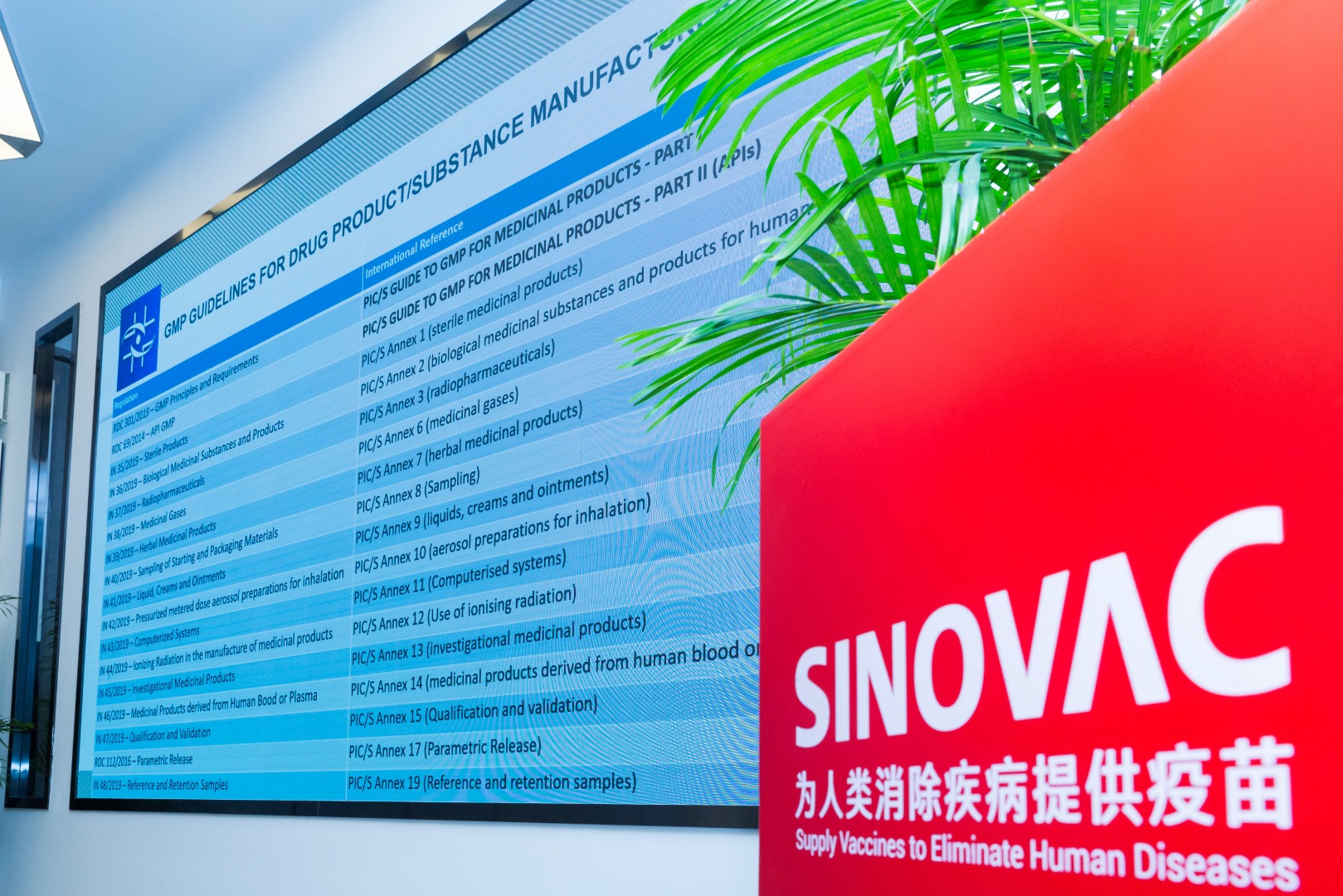 4.5. Trecho da apresentação de abertura mostrando a regulamentação sanitária brasileira e sua equivalência com a regulamentação do PIC/S.