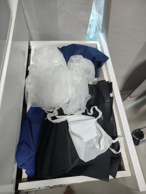 09 material descartado junto com material limpo ainda não usado.jpg