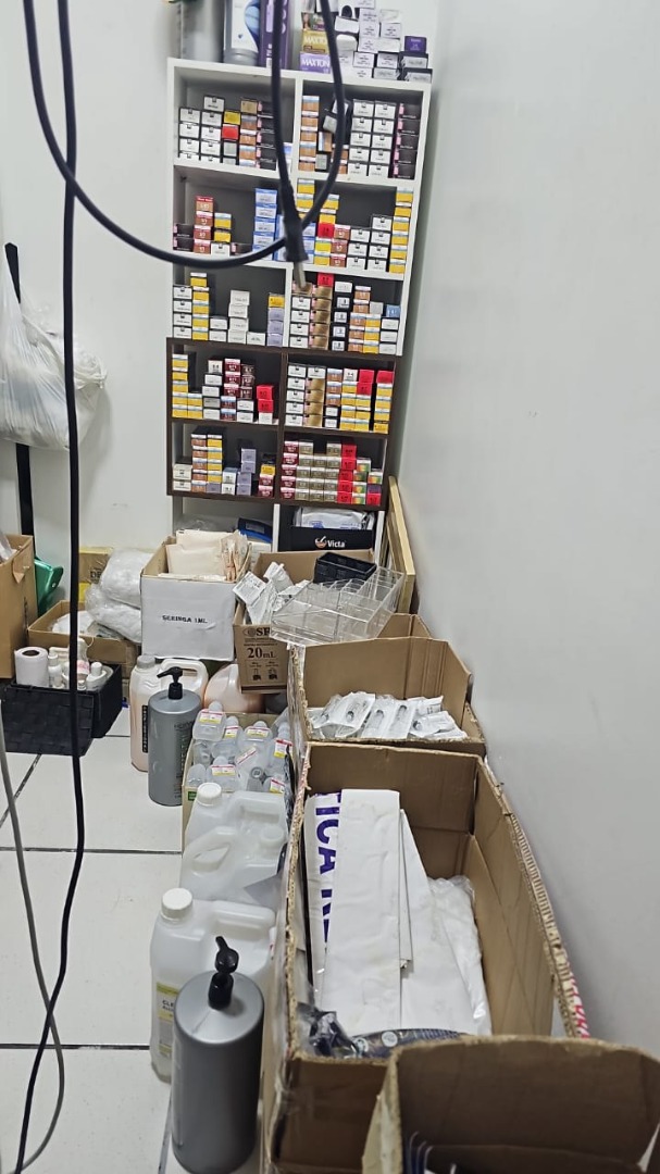 08 armazenamento de produtos no chão e desorganização do estoque.jfif