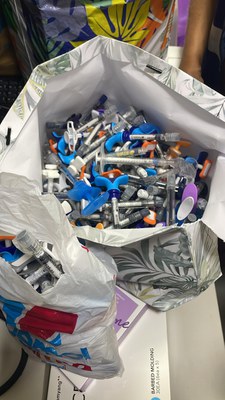 34 seringas sendo reutilizadas.jfif