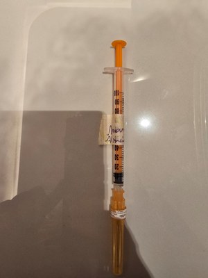 11 produto injetável em seringa, sem identificação de qual produto se trata.jpg