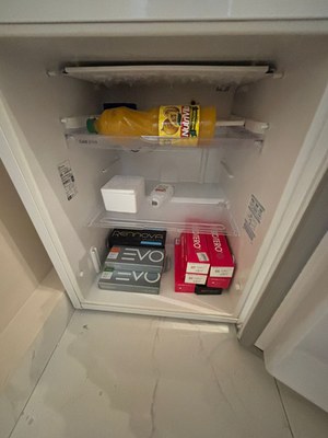 12 produtos armazenados em geladeira dos funcionários.jpg