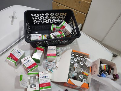 Medicamentos usados guardados para uso posterior. Descarte inadequado de resíduos.jpeg