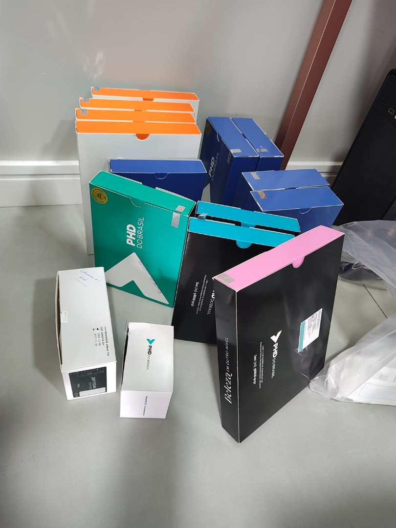 Produtos manipulados em grande escala em nome de pessoas desconhecidas. Ausência de prescrição e prontuários.jpeg