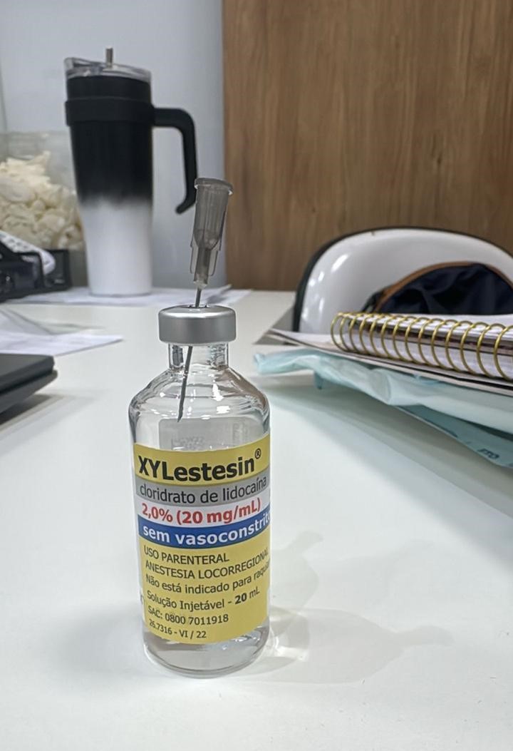 Medicamento hospitalar utilizado com reaproveitamento de agulha