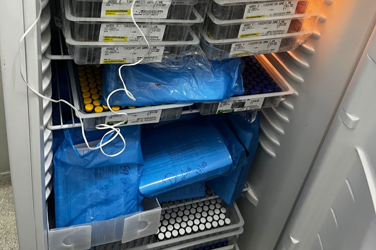 São José dos Campos (SP): ação fiscaliza farmácia de manipulação e distribuidora