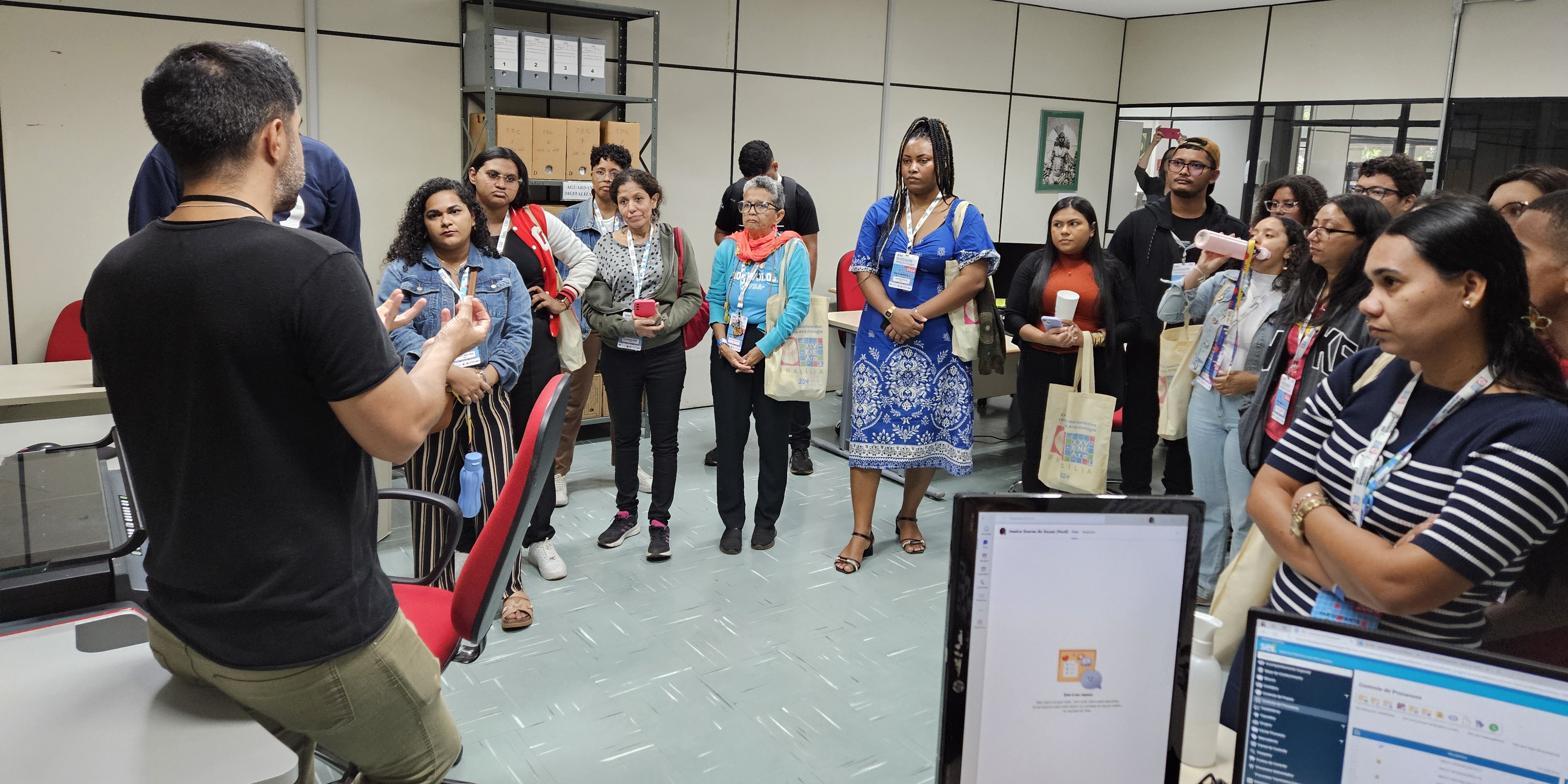 Visita à área de processamento e preservação