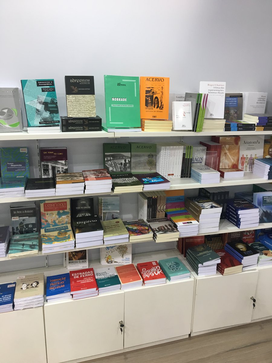 livros-bienal-estande.jpg