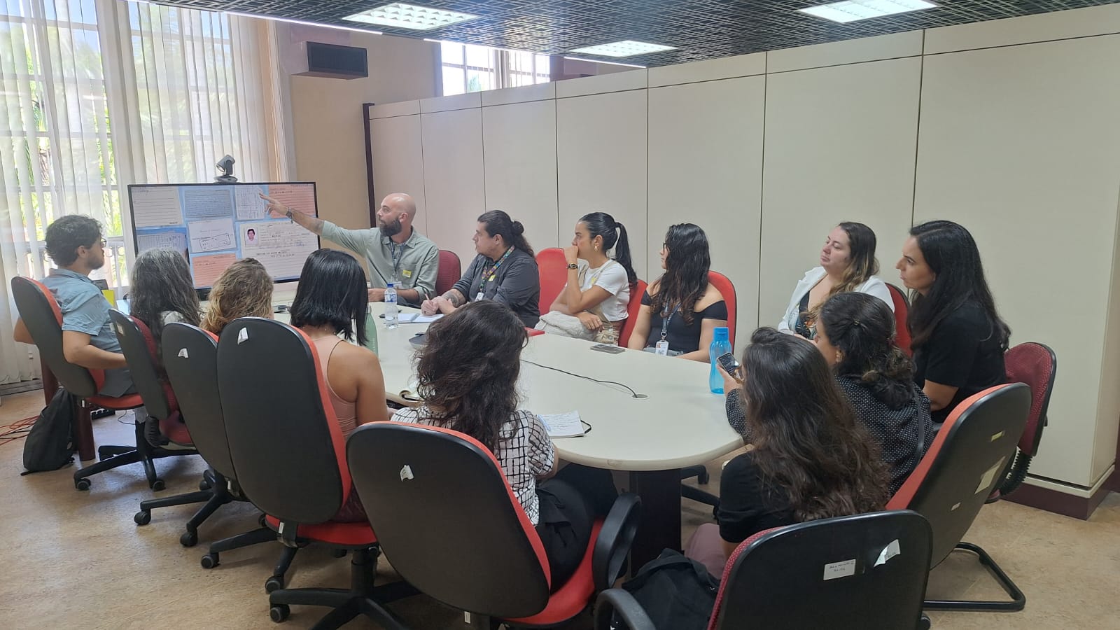 Reunião no Arquivo Nacional apresenta consultores do projeto de tratamento da documentação do DOPS/RJ