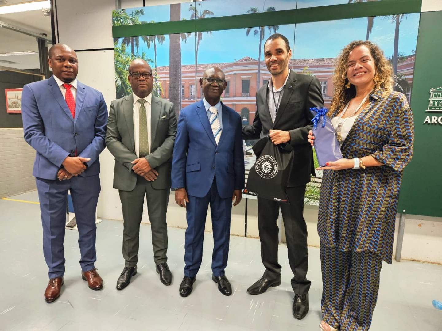 Sureg recebe delegação do Arquivo Nacional de Angola em agenda de cooperação