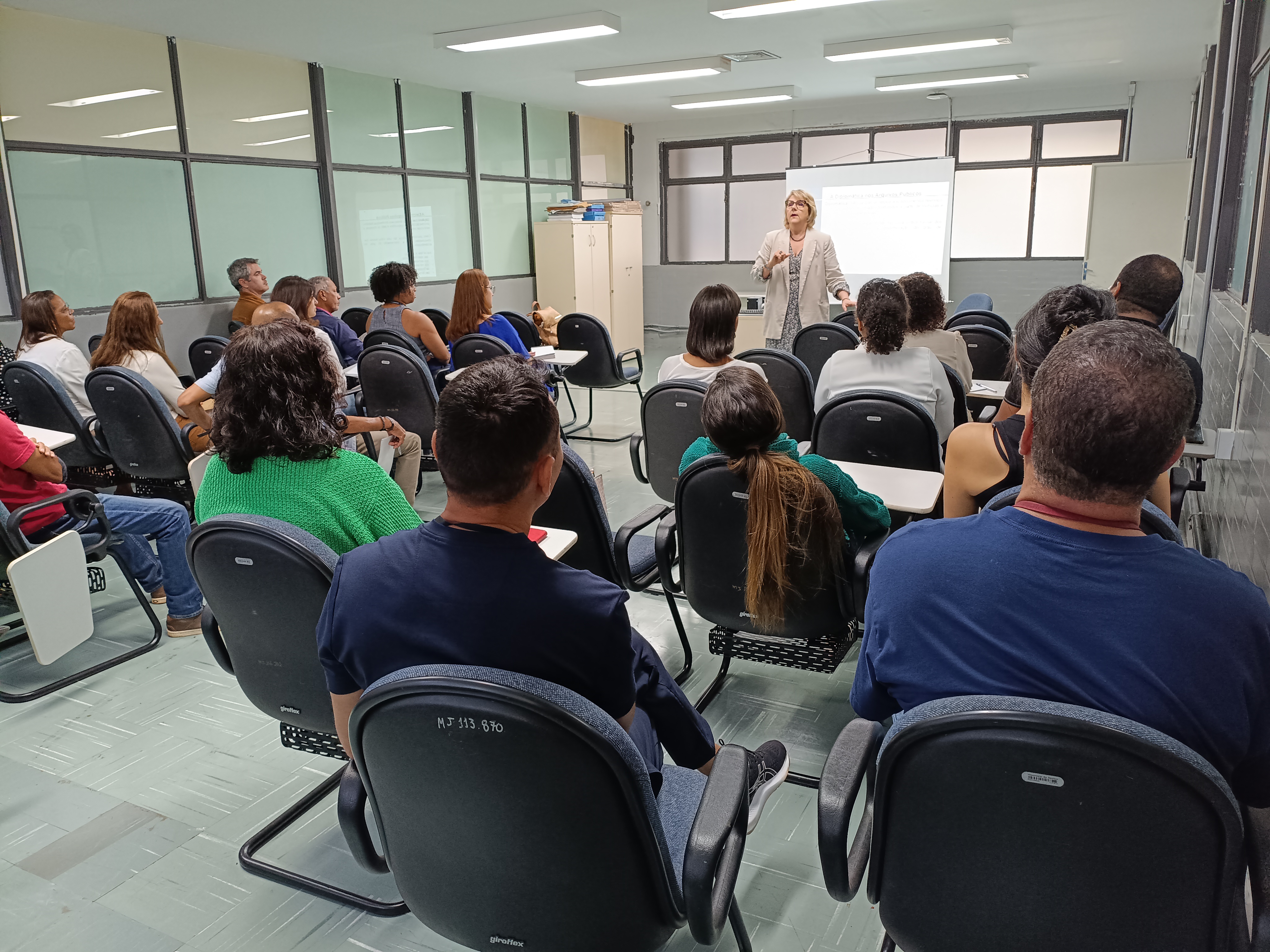 Workshop aborda paleografia e diplomática no contexto dos arquivos públicos na SUREG