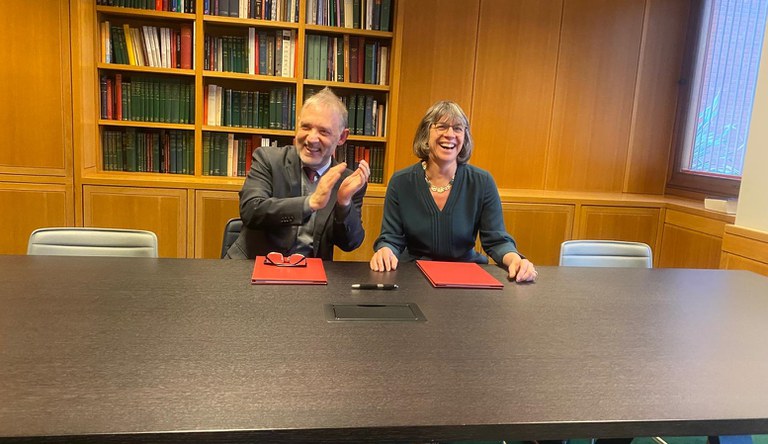 Marco Lucchesi e Rebecca Lawrence - Divulgação.jpg