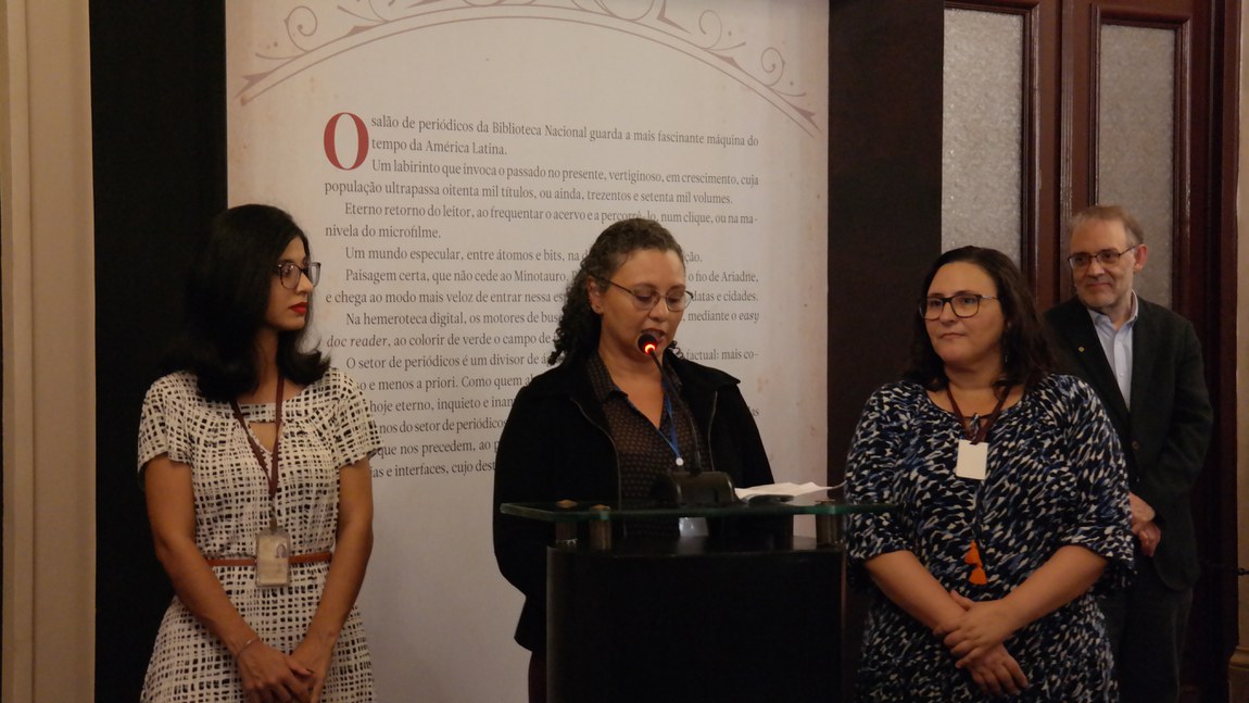 Cerimônia marca abertura da exposição “Uma janela para a seção de periódicos”