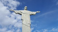 Cristo Redentor será iluminado em vermelho bordô para aniversário da Biblioteca Nacional, nessa segunda-feira (30)