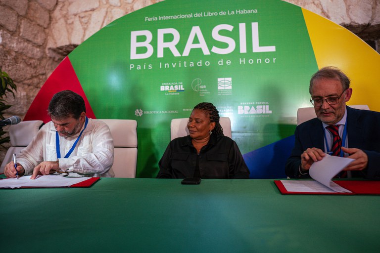 Assinatura - Créditos Juliana Uepa.jpg