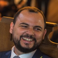 Perfil | Pedro Ribeiro Martins executa o projeto de pesquisa Os tratados zoológicos e medicinais de Teofrasto de Éreso: O códice 278 da Biblioteca de Fócio nas edições da Fundação Biblioteca Nacional