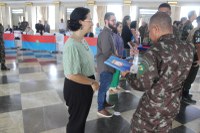 Servidora da FBN recebe Diploma de Amigo do Arquivo Histórico do Exército