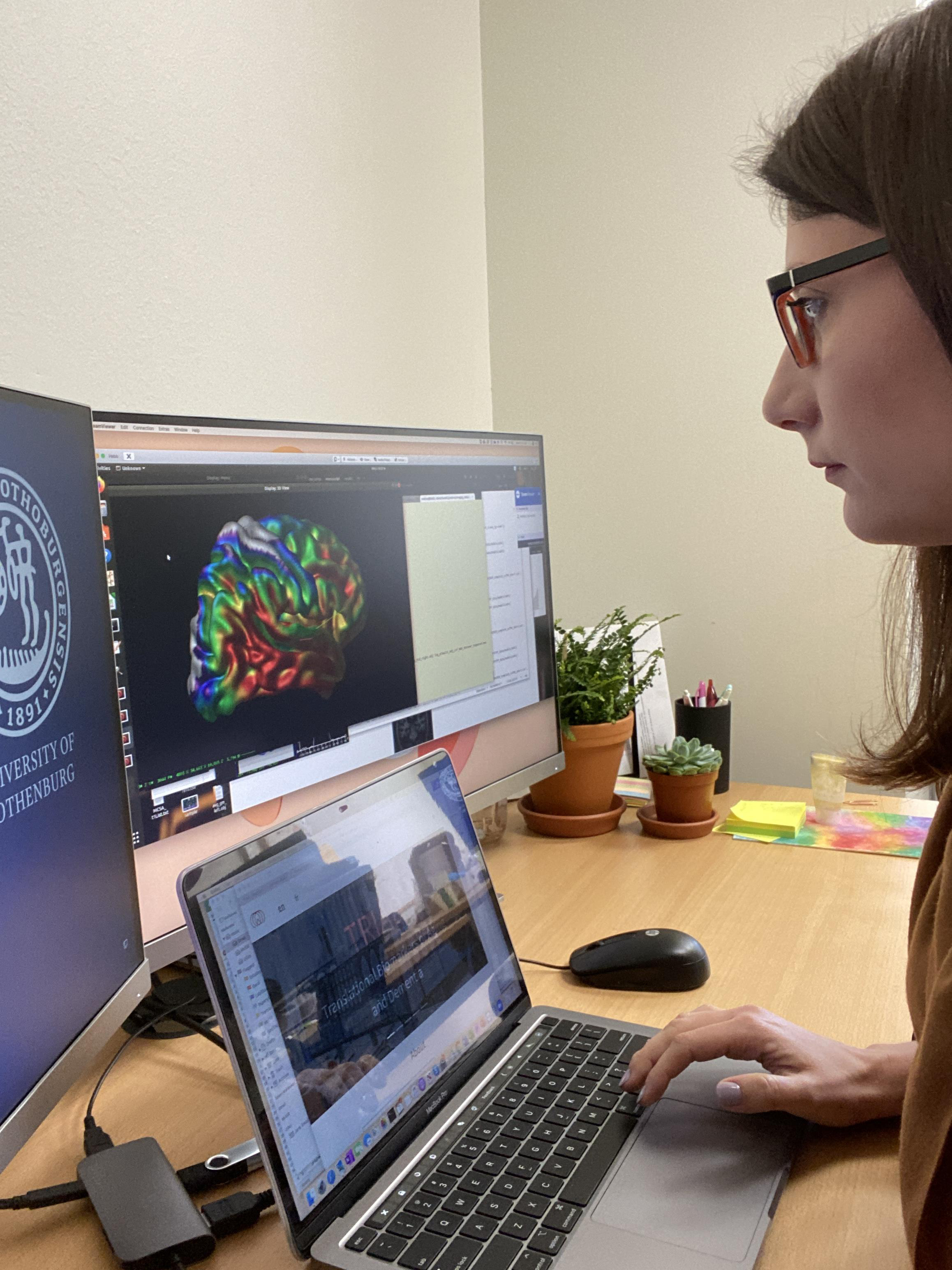 Andréa Benedet estuda processo degenerativo causado pela doença de Alzheimer (Foto: Arquivo pessoal)