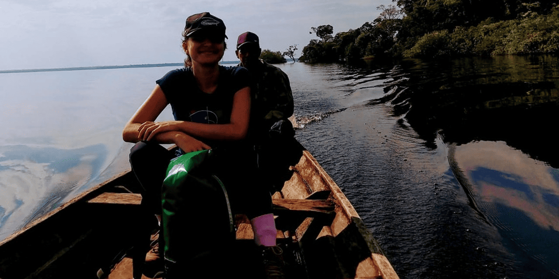 Mulher em barco