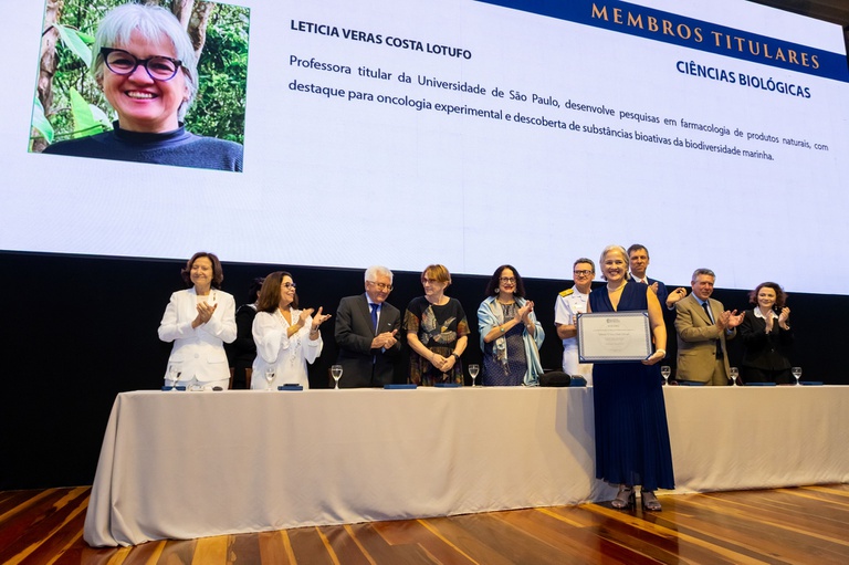 Conselheira da CAPES é diplomada na Academia Brasileira de Ciências