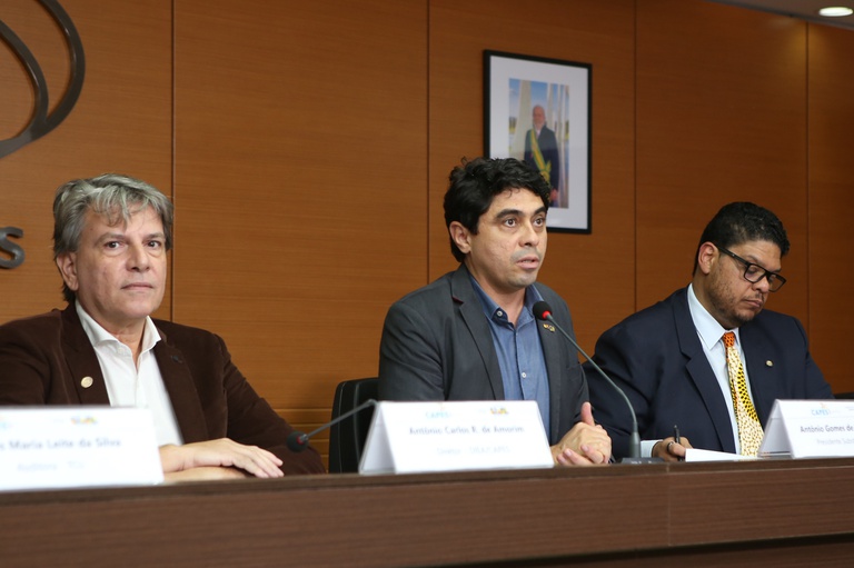 Ferramenta da CAPES amplia monitoramento de dados da Universidade Aberta do Brasil