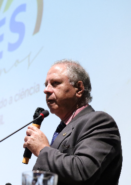 Diretor de Programas e Bolsas do País da CAPES, Luiz Pessan