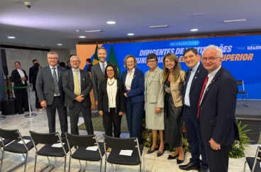 CAPES prestigia regulamentação de instituições comunitárias