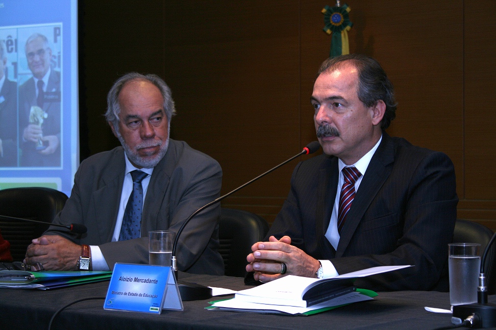 01.03.12.LancamLivroCTI-01