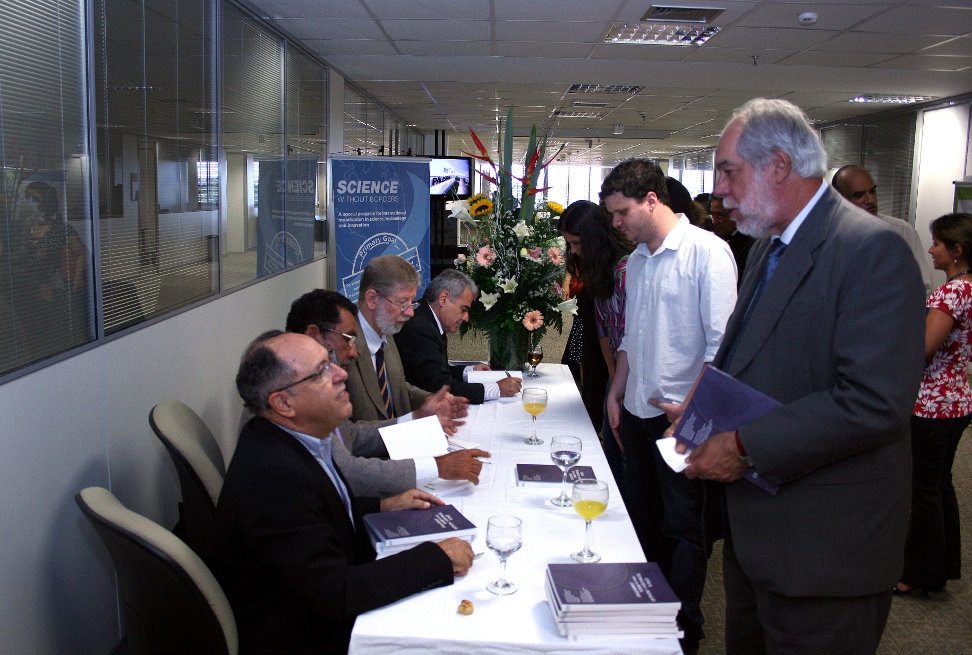 01.03.12.LancamLivroCTI-04