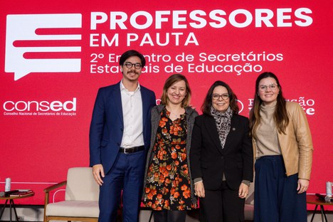 Denise Pires de Carvalho em encontro nacional de secretários de Educação (Foto: Divulgação/Consed)