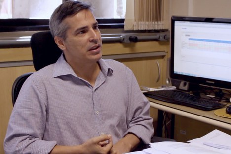 Ex-bolsista da CAPES, André de Carvalho é professor e diretor de instituto de computação da USP (Foto: ICMC/USP)