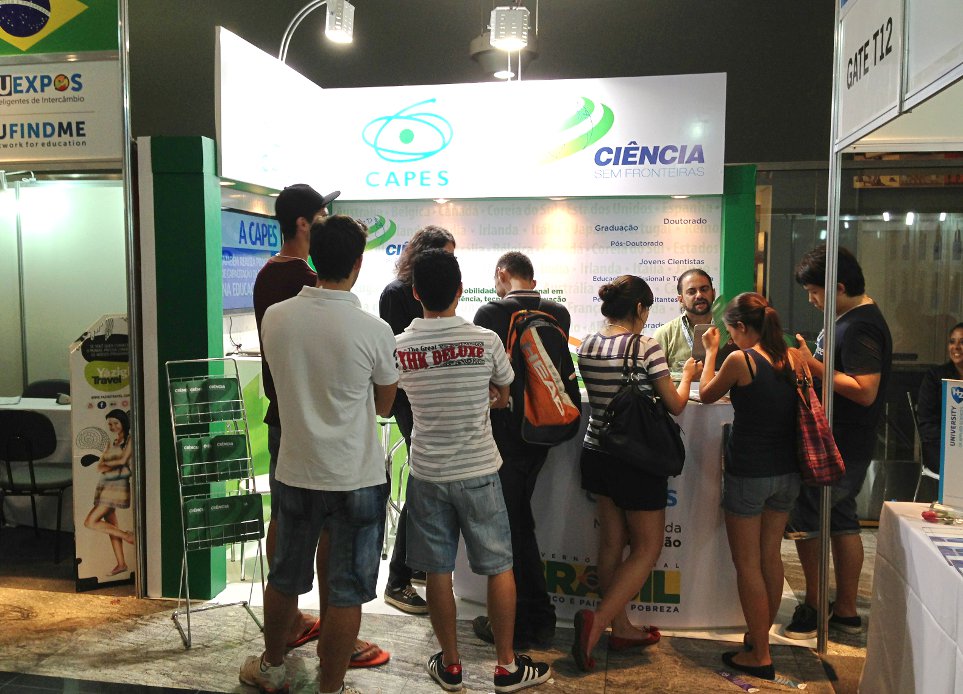 11mar13-ExpoEstudeExt-EstandeCapes001