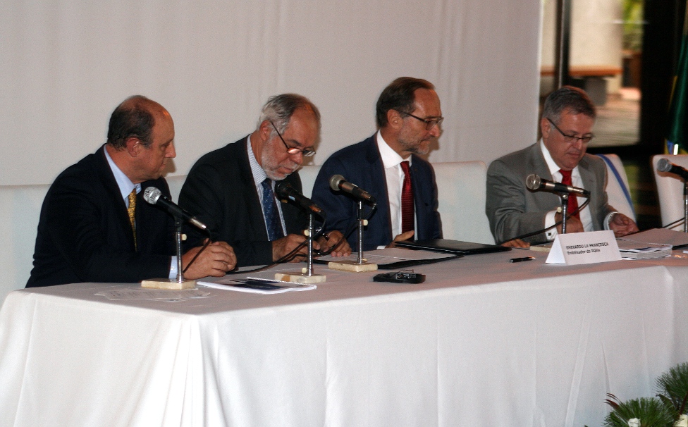 12.03.12.assinatura-acordo-italia-CsF-EM-001