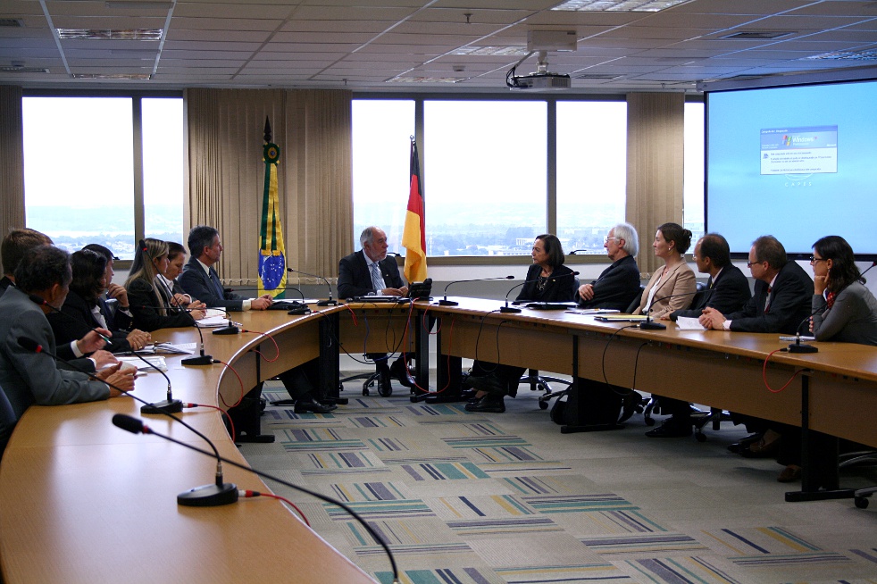 13-02-2012-Assinatura-brasil-alemanha-001