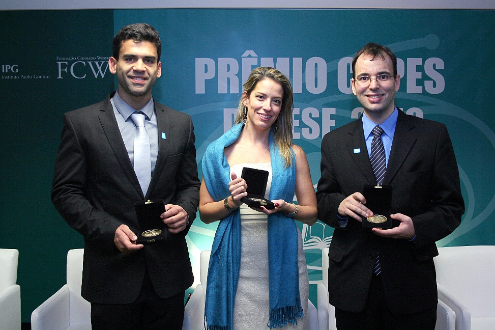 15.12.11.PremioCapesTese-2010 746