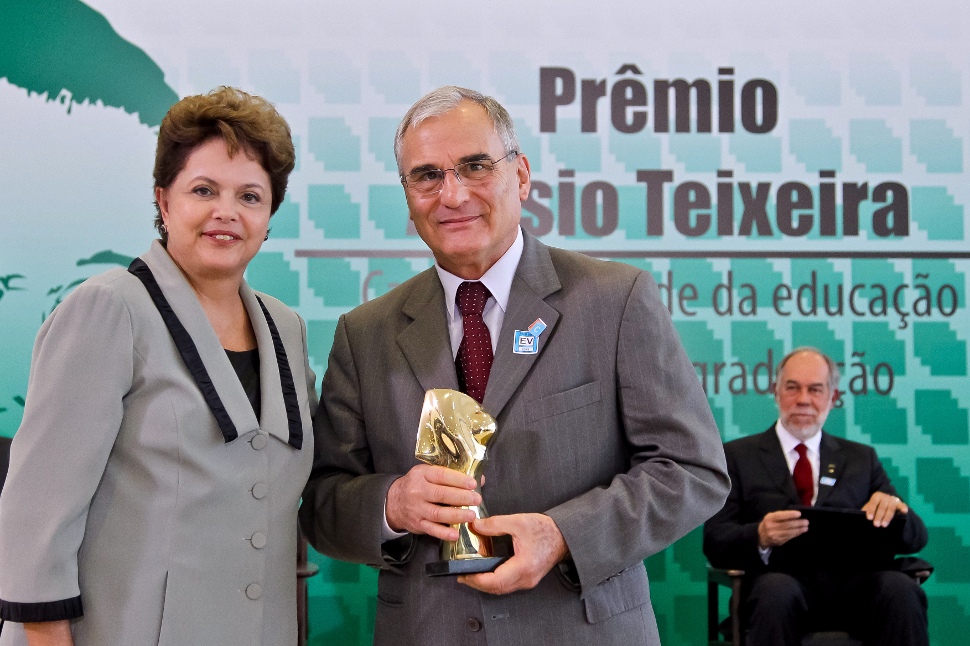 Capes60_AnisioPremiado003