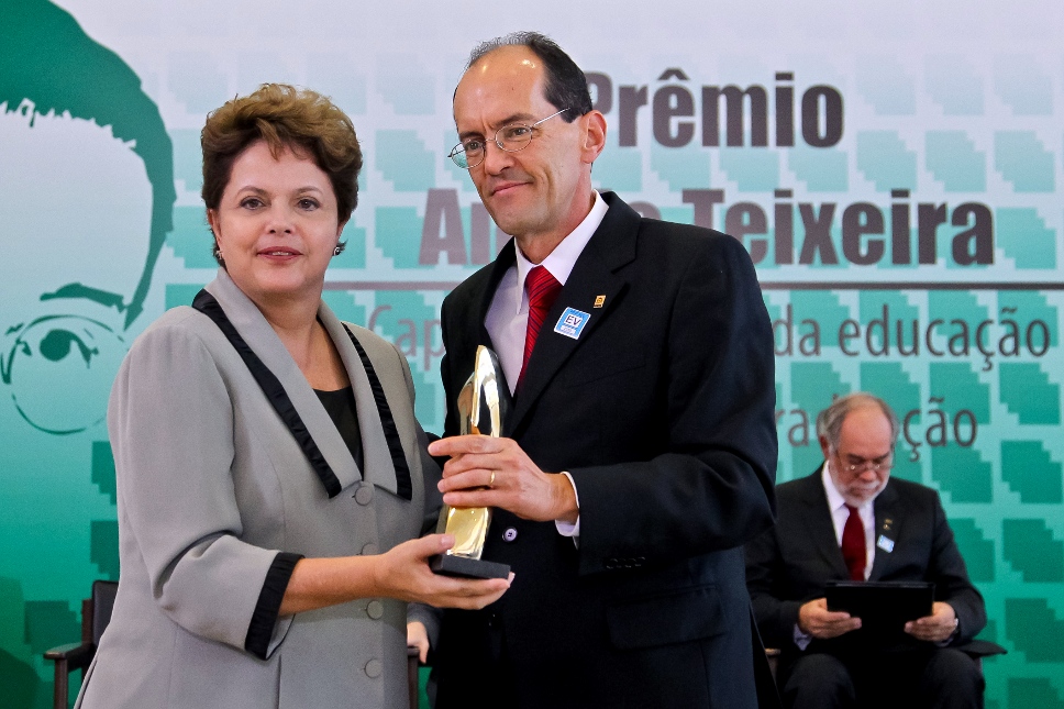 Capes60_AnisioPremiado005