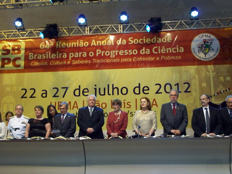 foto-mesa-sbpc-2012-abertura-thais-pimenta