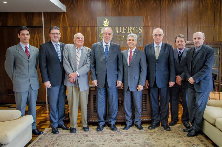 Nota-19jun13-ProfEmerito-003