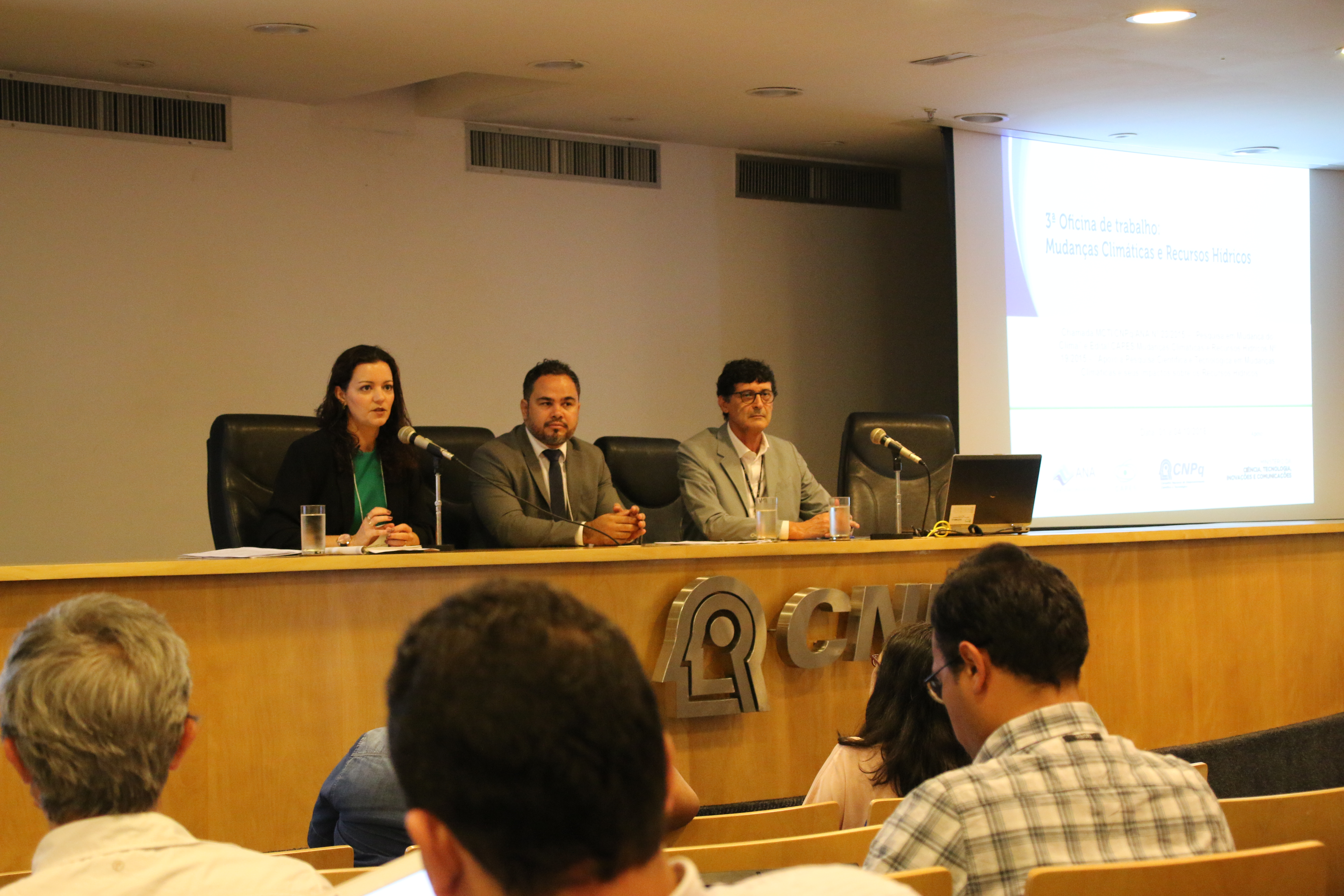 Representantes da CAPES ANA e CNPq compõem a mesa de abertura. Créditos Lucas Brandão