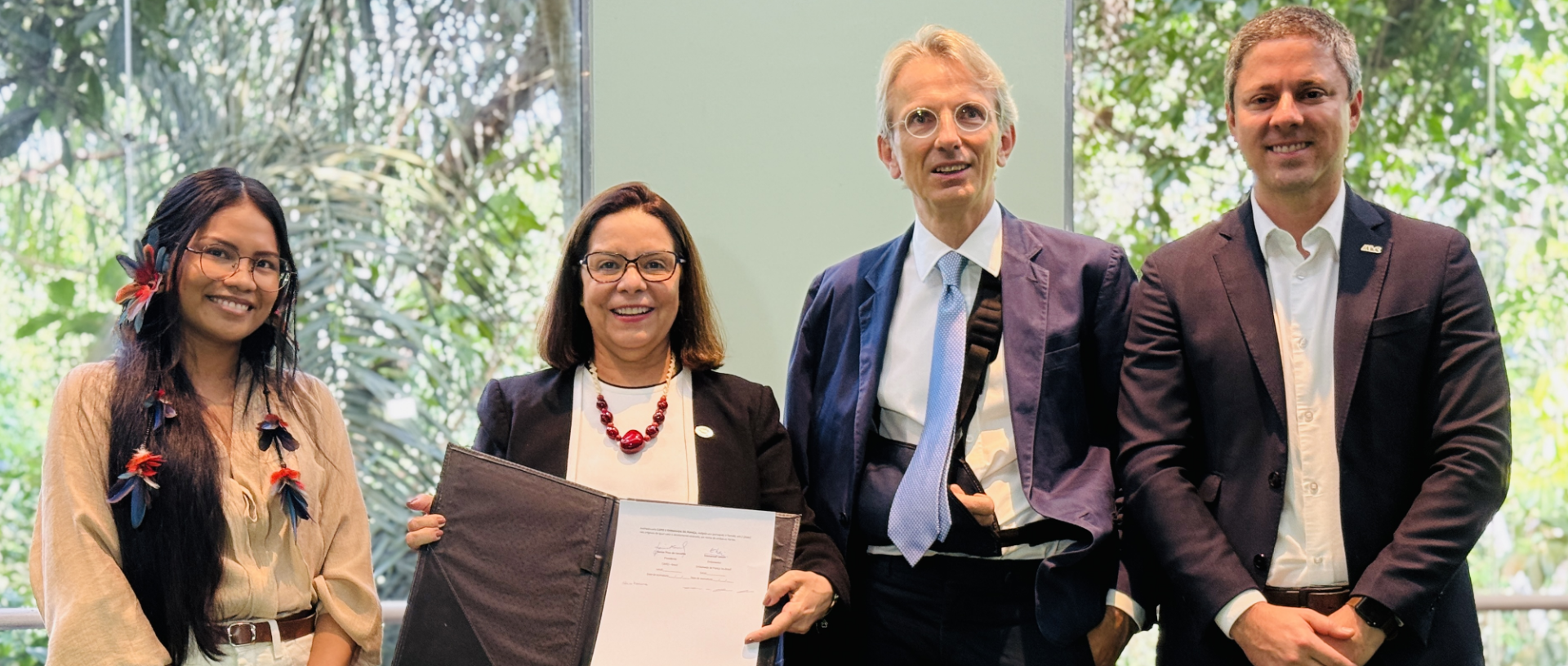 Assinado acordo para concessão de bolsas a indígenas
