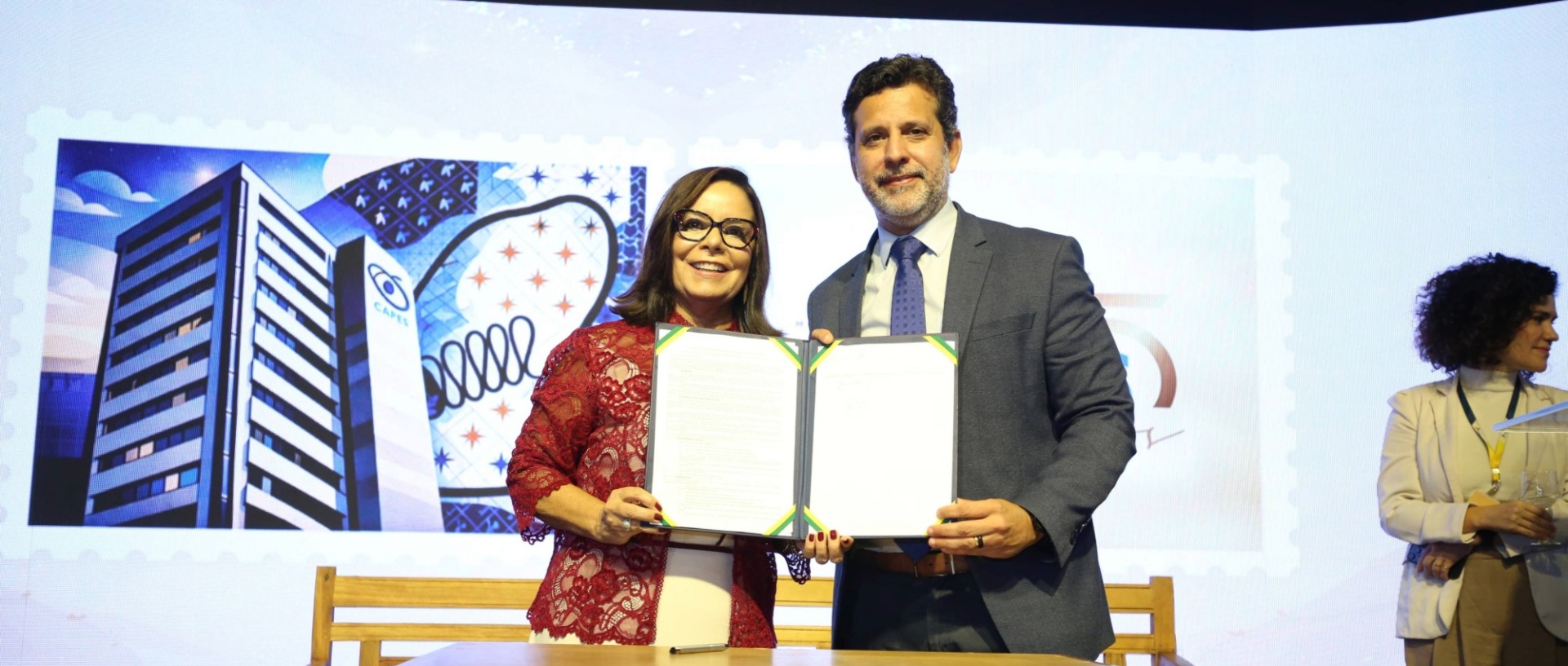 CAPES abre chamamento para criação de estatueta institucional
