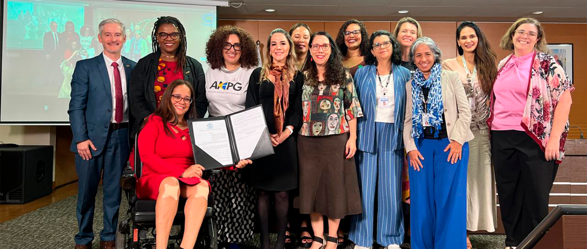 Programa da CAPES incentiva mulheres mães a continuar na pesquisa
