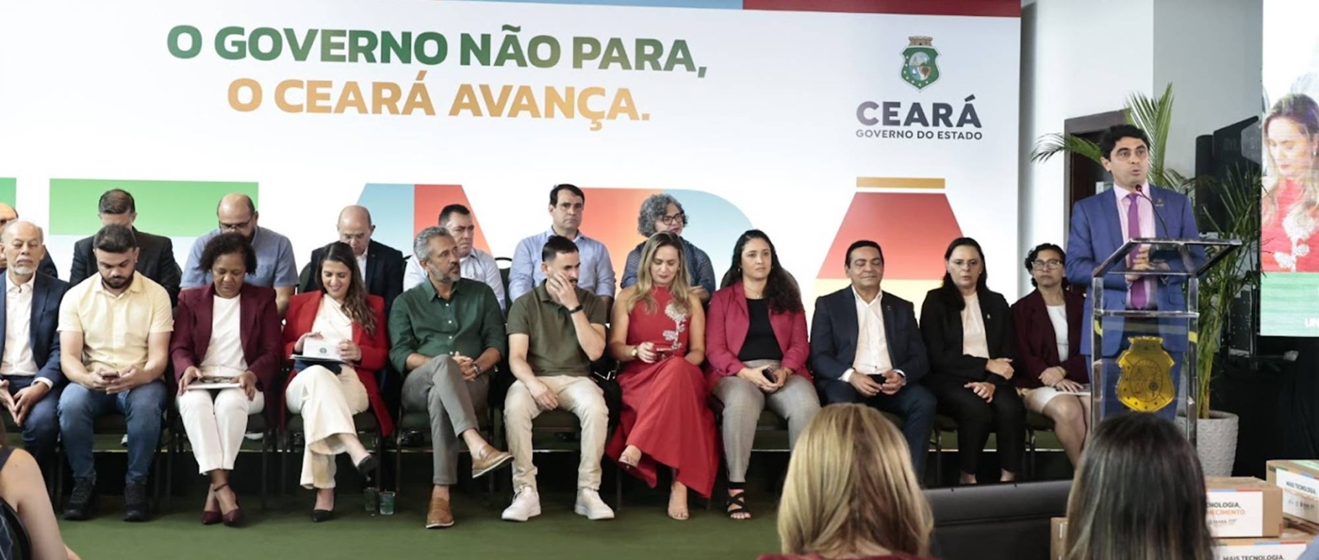 Universidade Aberta do Brasil fortalece polos no Ceará com entrega de computadores