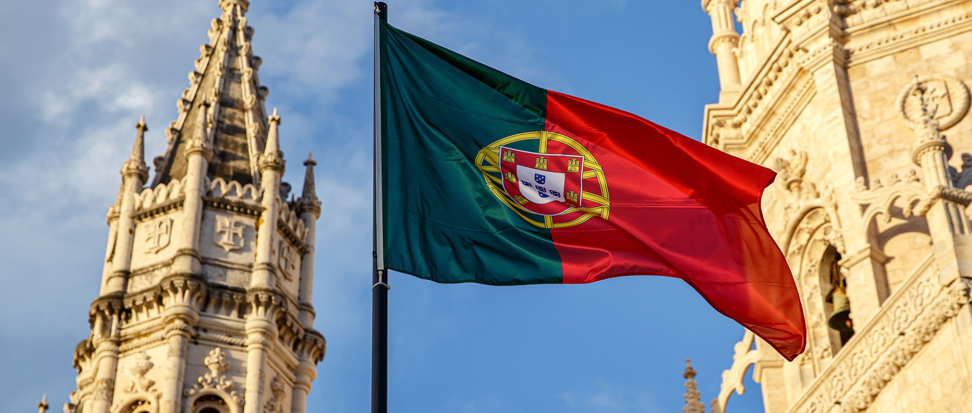 Divulgada lista com professores que vão para Portugal
