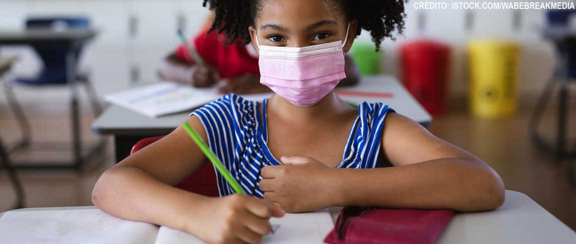 É uma iniciativa da CAPES que integra o programa Ciência na Escola