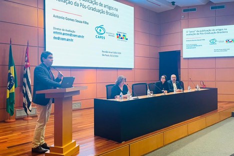 Antonio Gomes de Souza Filho e Andréa Vieira na reunião do Scielo. Imagem: Divulgação