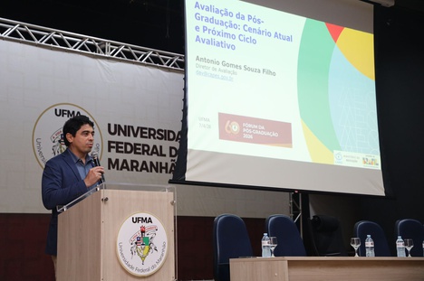 Imagem: Diretor da CAPES explica avaliação da pós-graduação em evento no Maranhão (Divulgação)