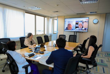 Imagem: Presidente da CAPES reúne-se com representantes da SBF (Divulgação)